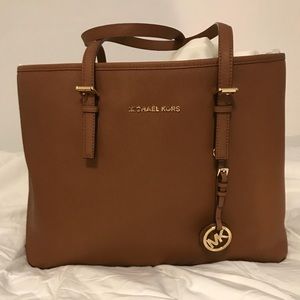 Michael Kors Jet Set Tote Medium